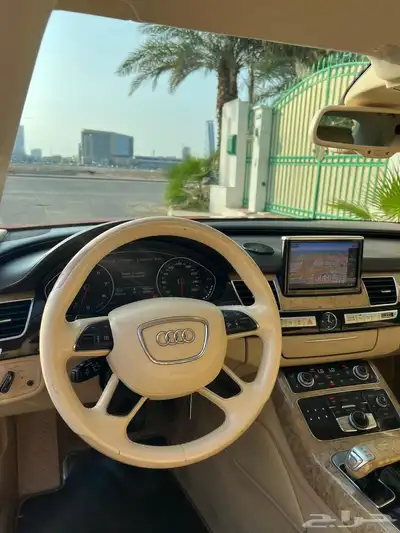 أقبل البدل Audi a8L لون مميز 8