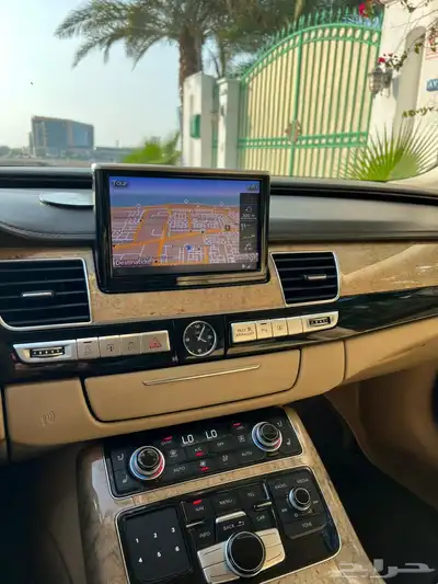 أقبل البدل Audi a8L لون مميز 6