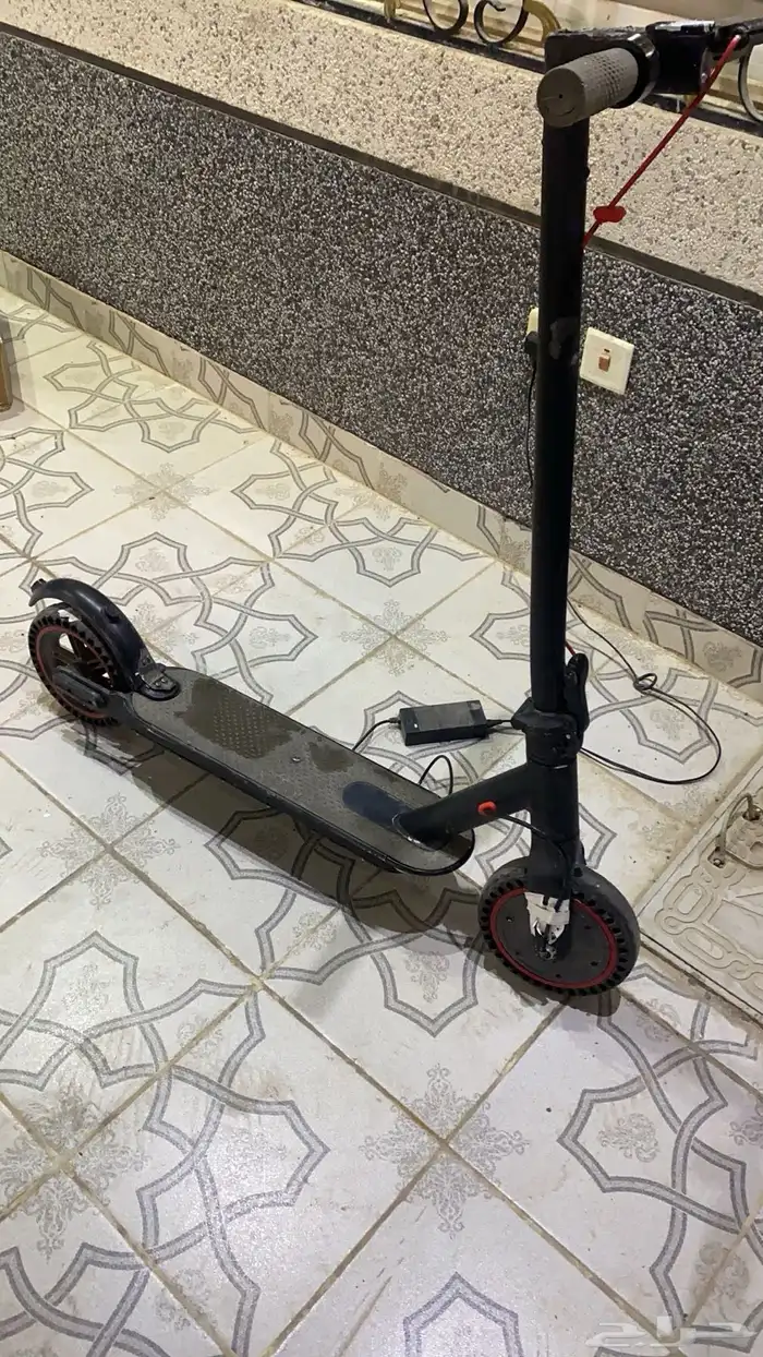 سكوتر للبيع في تعطيل ما اشتغل مع شاحنة كمل سنة على السوم 4