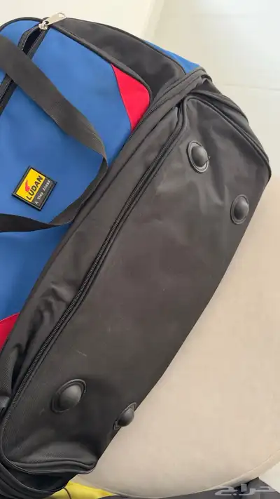 اي شنطه ب 20 ريال 20