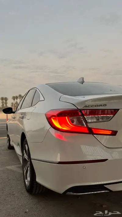 هوندا أكورد 2018 (EX-L 1.5) مالك أول 12