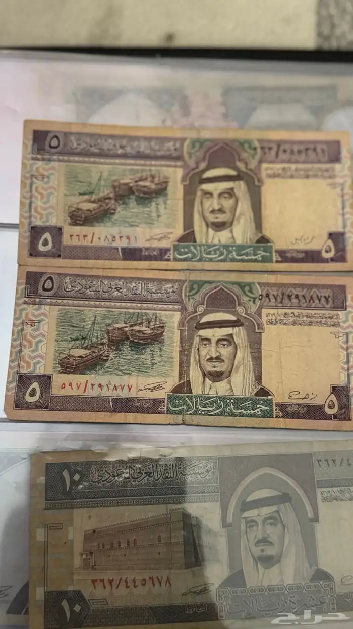 عملات السعوديه وغيرها ويوجد اكثر من عمله 12