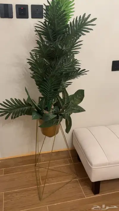 شجره ديكوريشن بقاعده ذهبيه مميزه 0