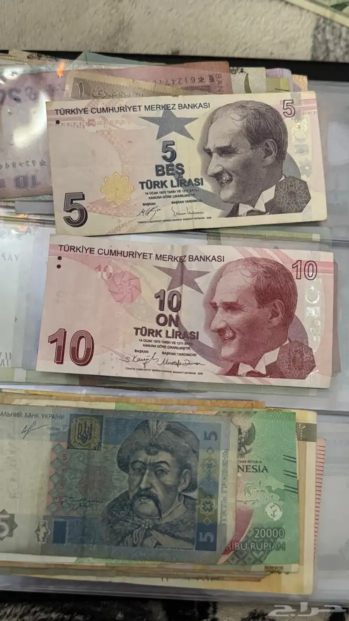 عملات السعوديه وغيرها ويوجد اكثر من عمله 5