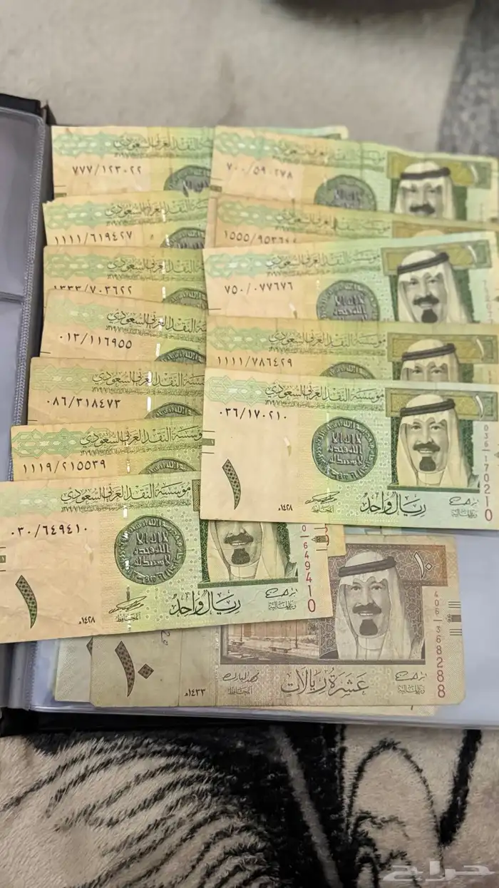 عملات السعوديه وغيرها ويوجد اكثر من عمله 3
