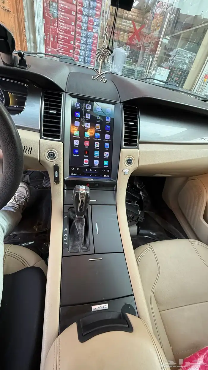 شاشه. فورد تورس 4