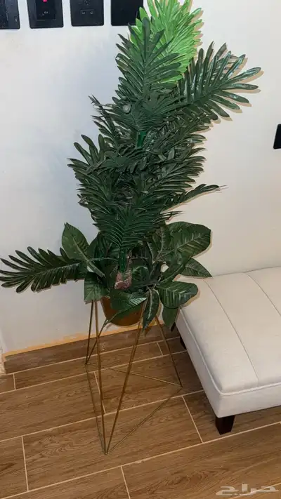 شجره ديكوريشن بقاعده ذهبيه مميزه 2