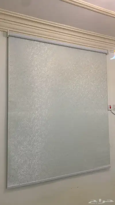 دولاب ملابس نظيف بمرايه كبيره   تسريحه وستائر سحب 6