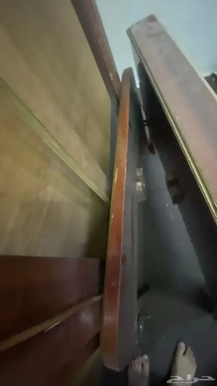 سرير خشبي 2