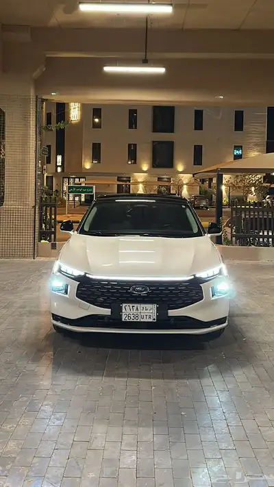 فورد تورس 2023 تيتانيوم فل كامل 0