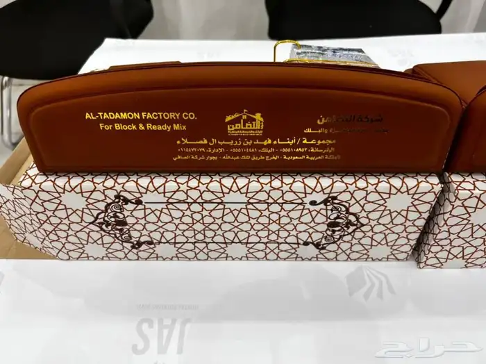 أطقم جلد مكتبية دروع نحاس مشغول مذهبة تقاوبم هدايا دعائية 32