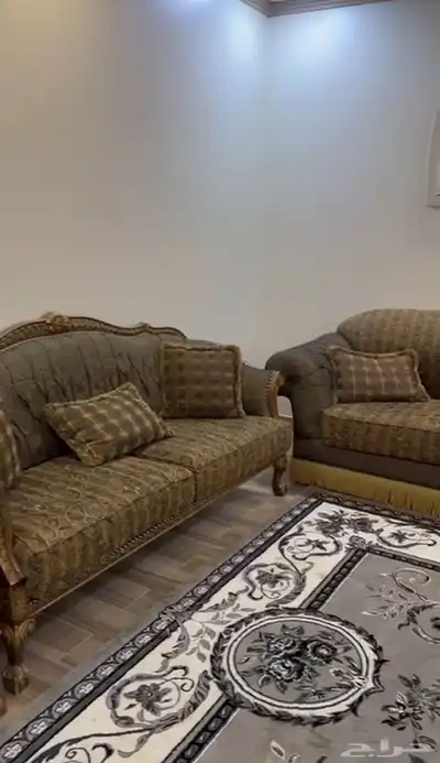 4 كنبات كبيره و 2 كرسي 0