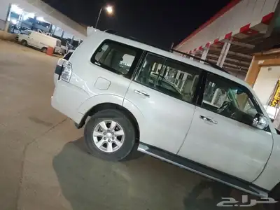 السلام  عليكم أعرض لكم جيب باجيرو نضيف رقم راعيه 3