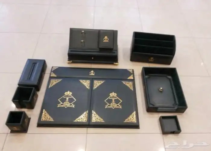 أطقم جلد مكتبية دروع نحاس مشغول مذهبة تقاوبم هدايا دعائية 17