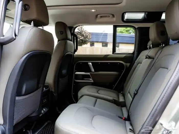 2024 Land Rover Defender 110 P400 X-Dynamic 8