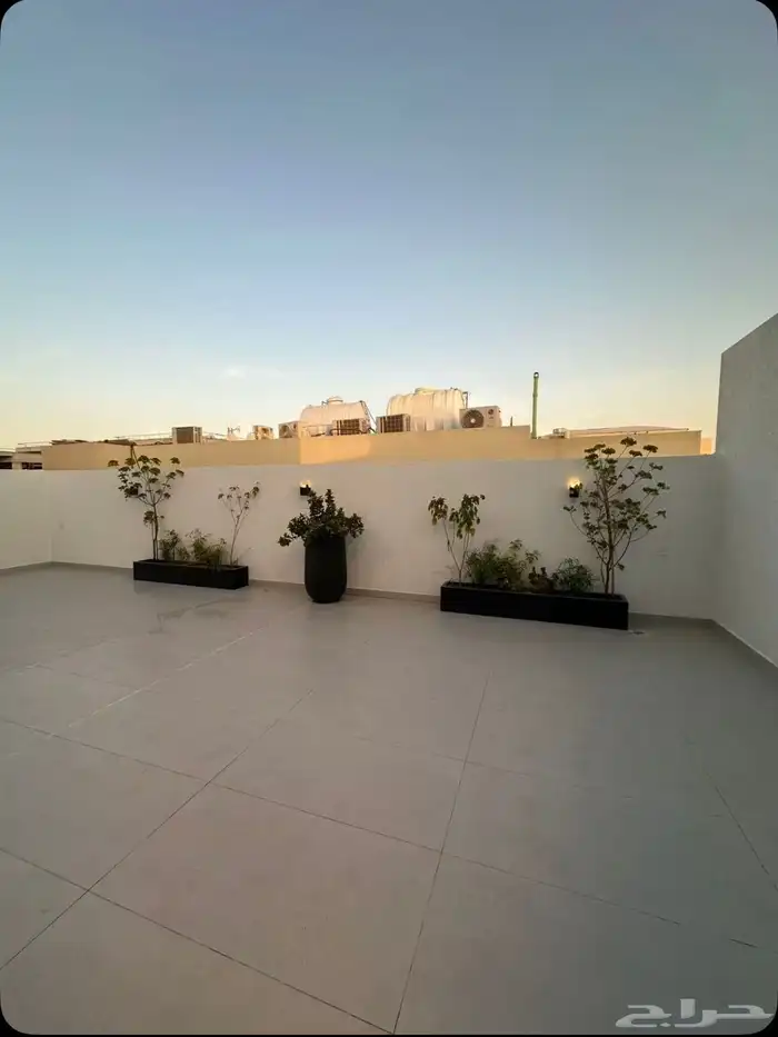 فله للبيع حي القيروان 9