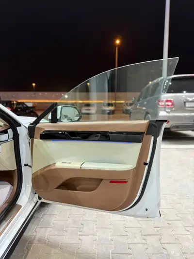 هيونداي ازيرا - 2024 - كالجرافي فل كامل 30