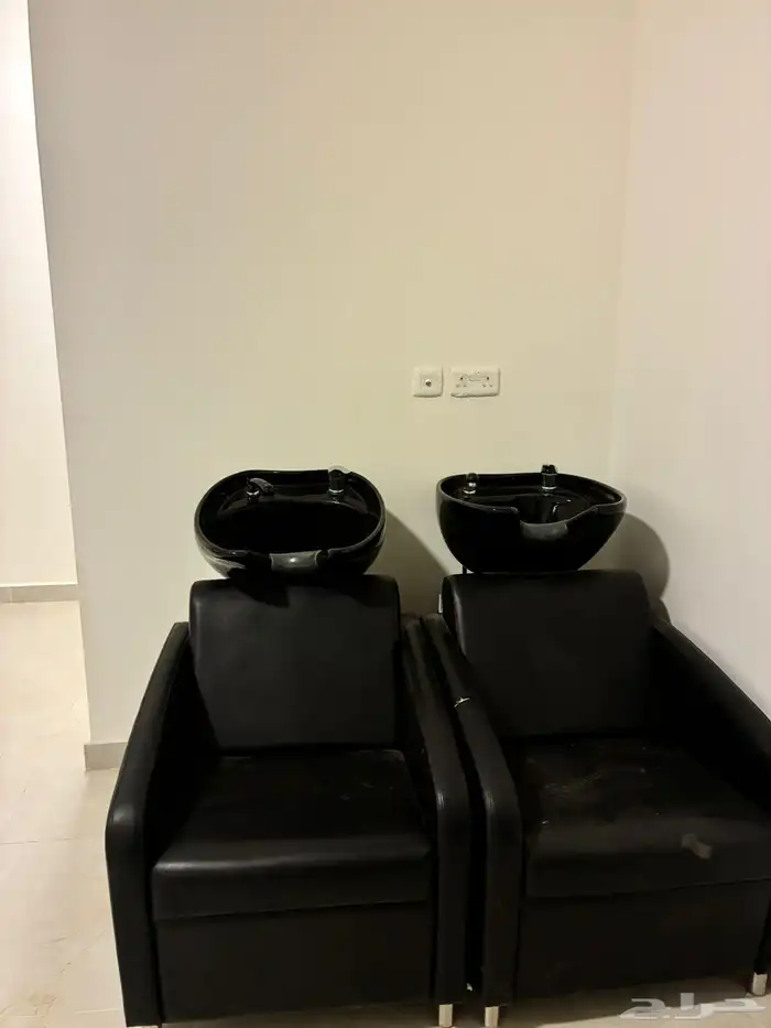 كنب و شاشات طاولات خدمة و كراسي مساج و غرف نوم مستعملة نظيف 13