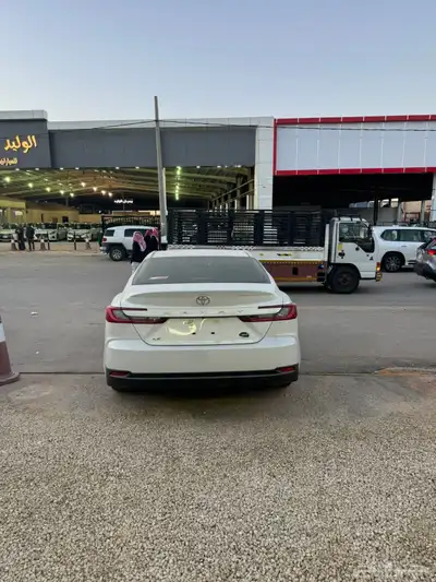 تويوتا كامري 2025 LE بنزين سعودي جديد اللون ابيض 4
