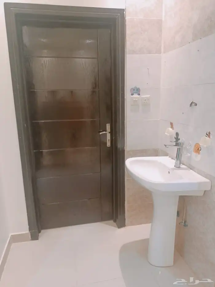 للإيجار فلة في حي لبن 8