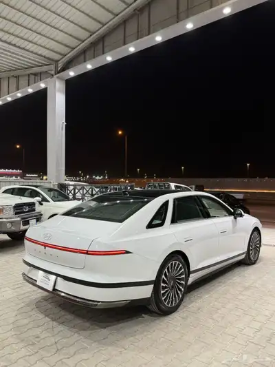 هيونداي ازيرا - 2024 - كالجرافي فل كامل 4