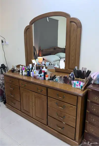 غرفة نوم 200 200 مع كومدينو وتسريحة مستعمل 1