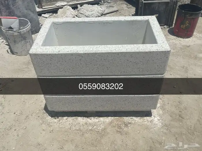 كراسي خرسانية حاويات نفايات أحواض زرع مصدات مواقف بريكاست 71