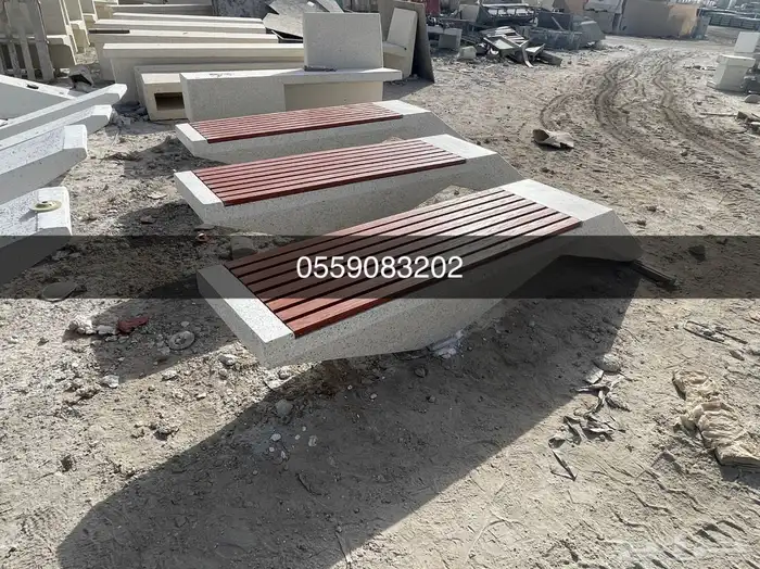 كراسي خرسانية حاويات نفايات أحواض زرع مصدات مواقف بريكاست 4