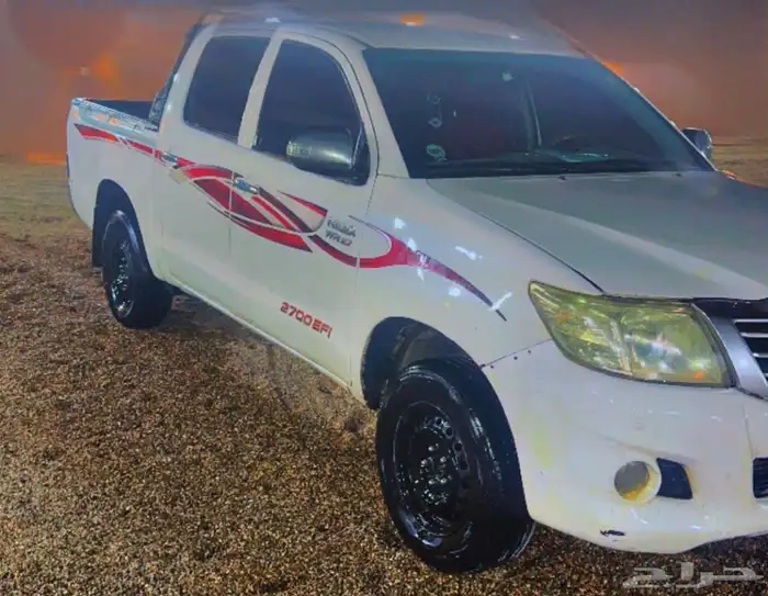 هايلوكس 2015 حد 35 البيع مستعجل الرجاء التواصل على الرقم 1