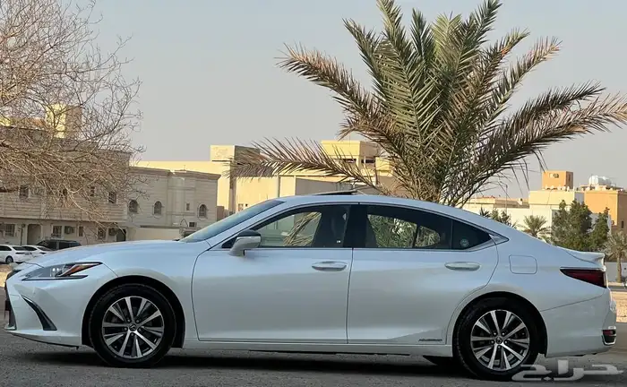 لكزس ES300H 2021 ممشى 56 الف فقط وكالة 4