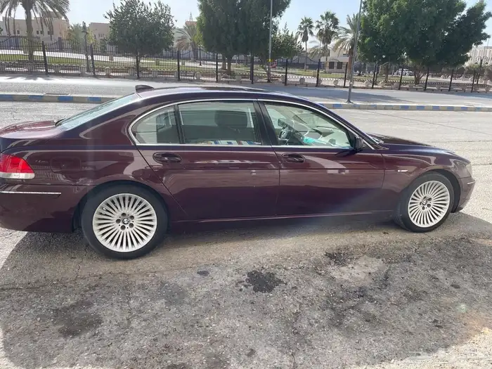 للبيع BMW 750Li موديل 2006 1