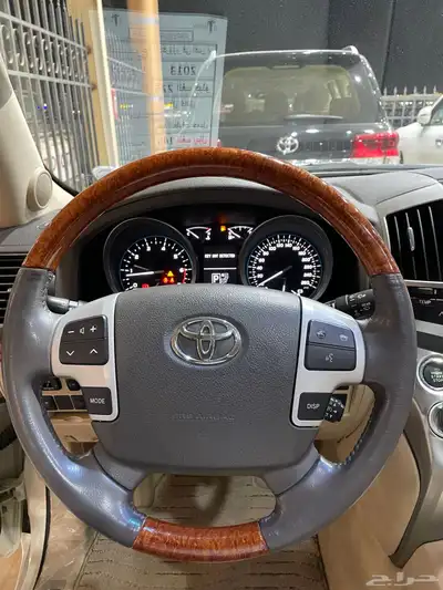 للبيع جيب VXR فل كامل 2013 عبداللطيف عداد 225 الف 17