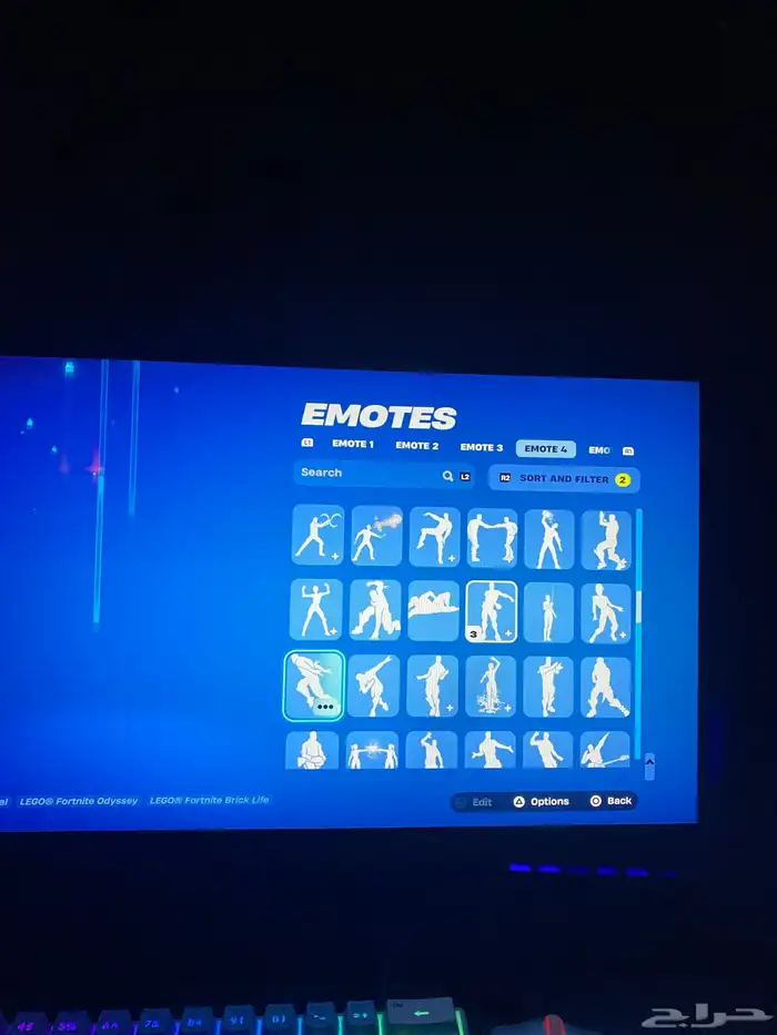 حساب فورت نايت للبيع ترافس و رقصه فلوس و 278 سكن 17