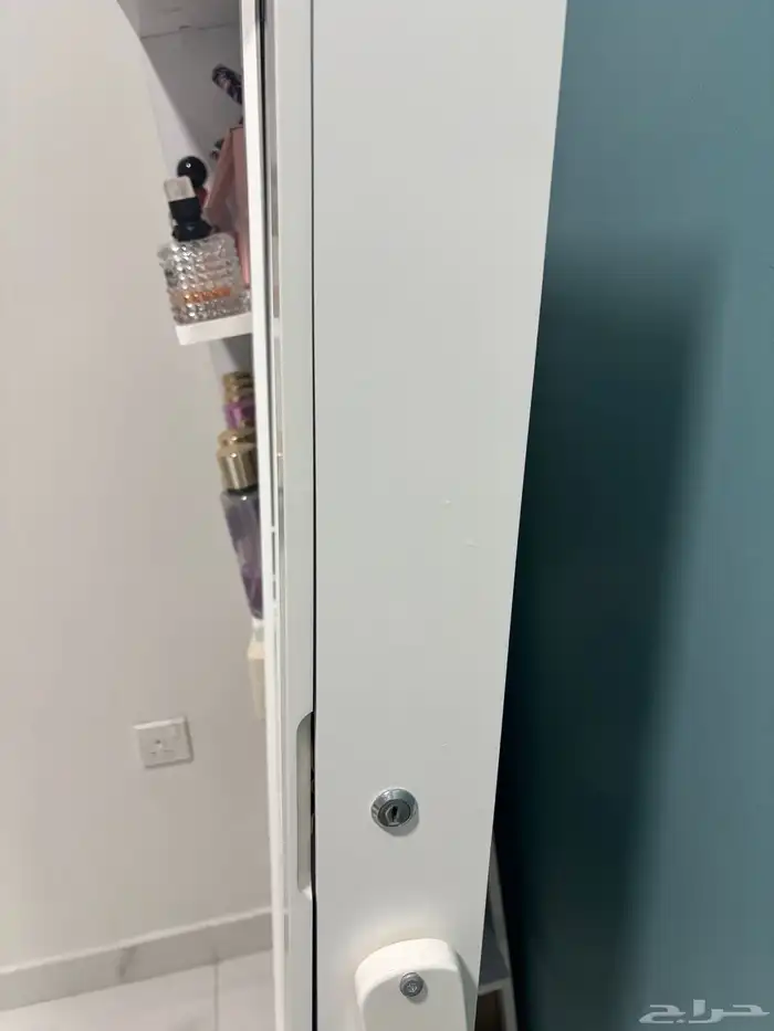 رفوف مع مراية 1
