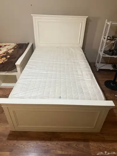 سرير للبيع بدون المرتبه 0