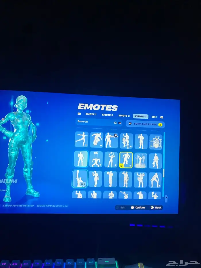 حساب فورت نايت للبيع ترافس و رقصه فلوس و 278 سكن 20