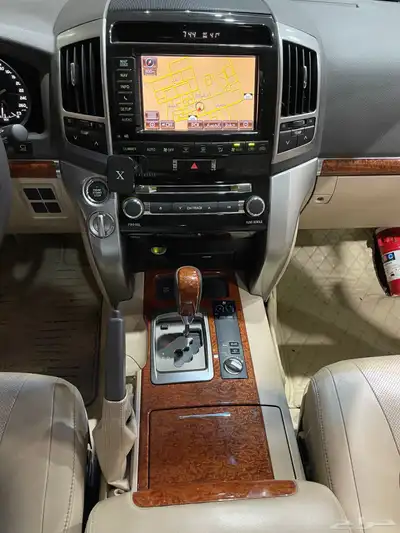 للبيع جيب VXR فل كامل 2013 عبداللطيف عداد 225 الف 20