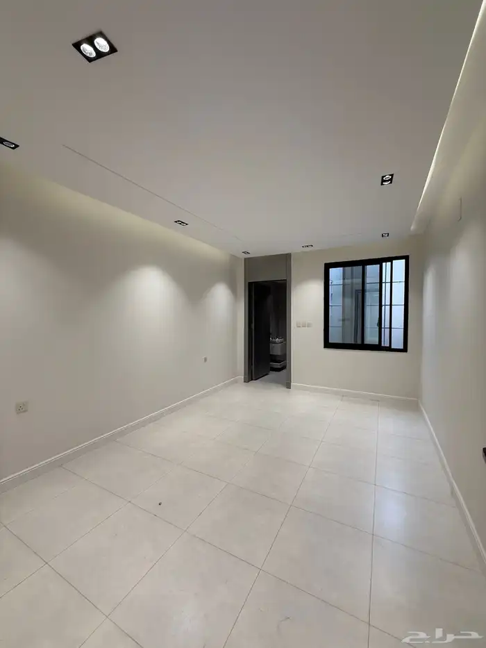 للبيع ادوار ارضيه وادوار علويه وروفات بالقرب من مطار ابها 81