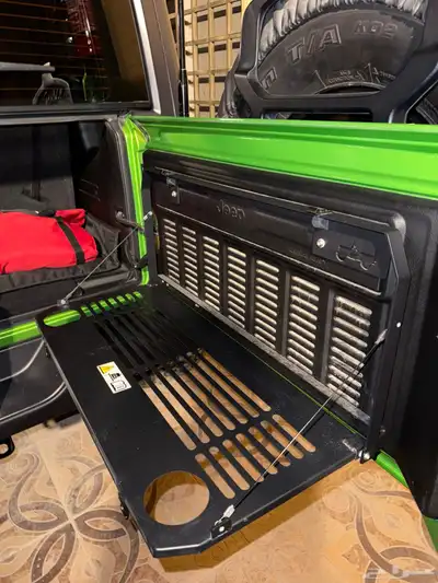 طاولة Jeep الاصلية للبيع 0