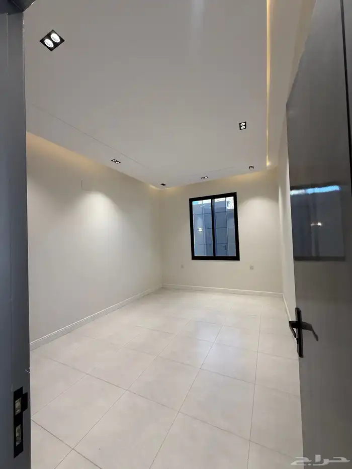للبيع ادوار ارضيه وادوار علويه وروفات بالقرب من مطار ابها 8