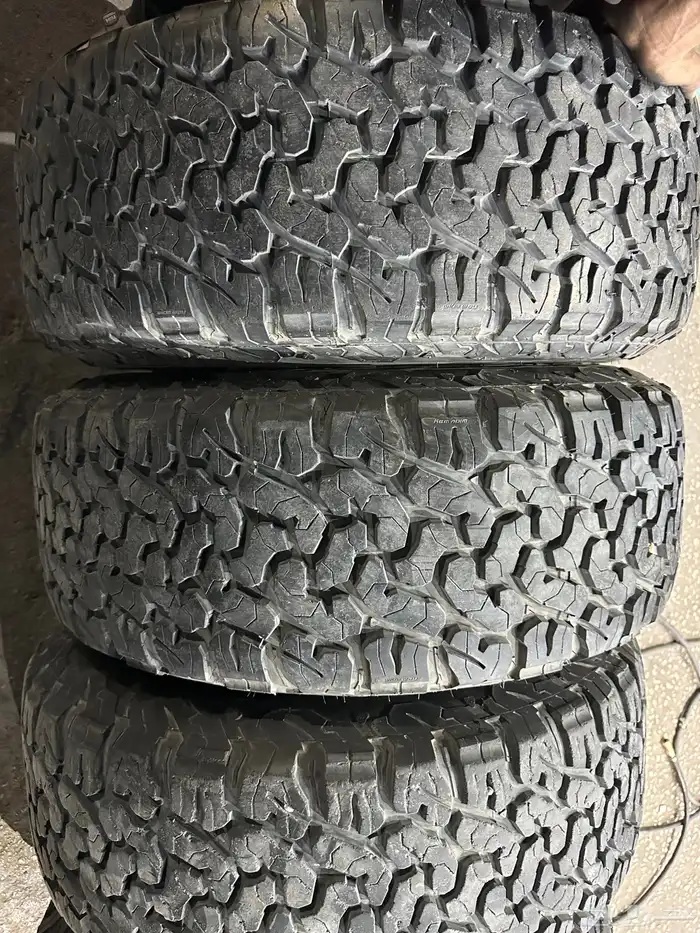 5 جنوط رنجلر مع كفرات نص حجري 285.70.17 ت22 5