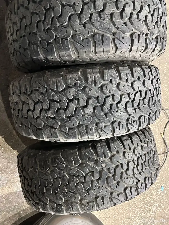 5 جنوط رنجلر مع كفرات نص حجري 285.70.17 ت22 2