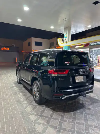 لاندكروزر L5 موديل 2024 اسود سعودي 4