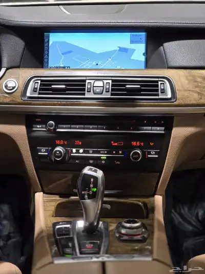 بي ام دبليو 740Li موديل 2011 بحالة ممتازة 10