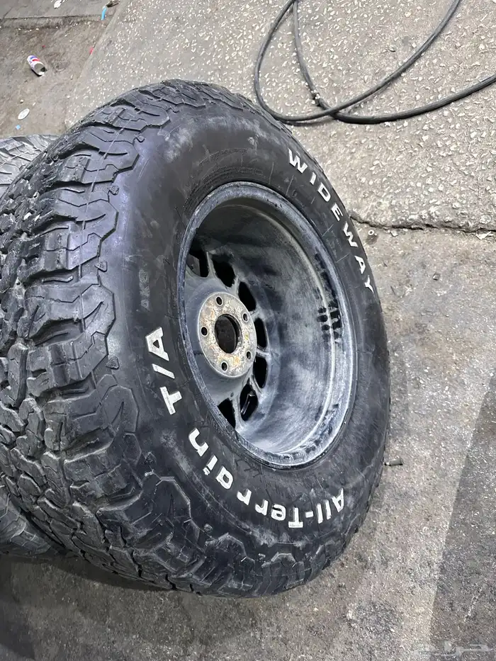 5 جنوط رنجلر مع كفرات نص حجري 285.70.17 ت22 1