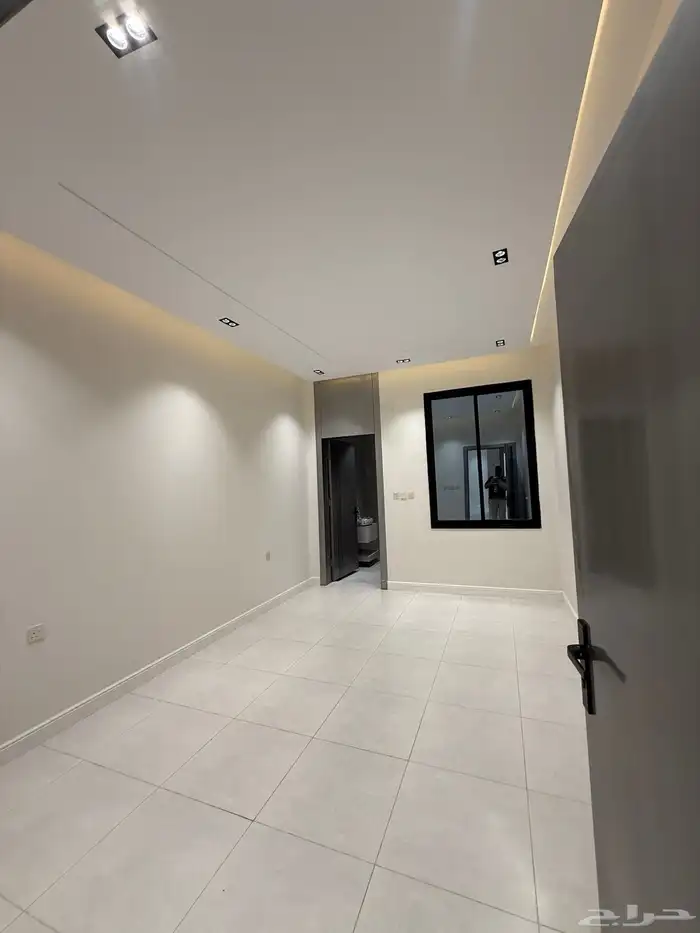 للبيع ادوار ارضيه وادوار علويه وروفات بالقرب من مطار ابها 42