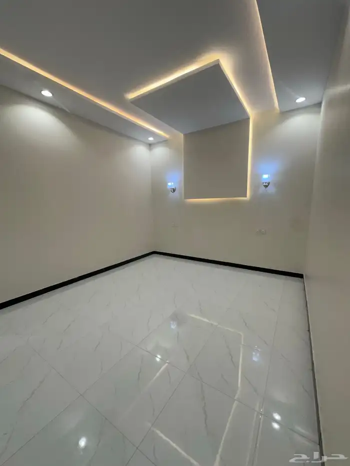 شقة للبيع بالحمرا بمدخل مستقل 590 الف . 7