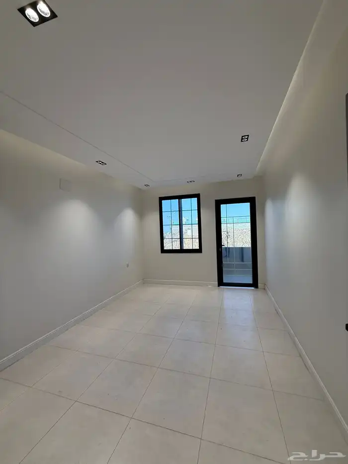 للبيع ادوار ارضيه وادوار علويه وروفات بالقرب من مطار ابها 58