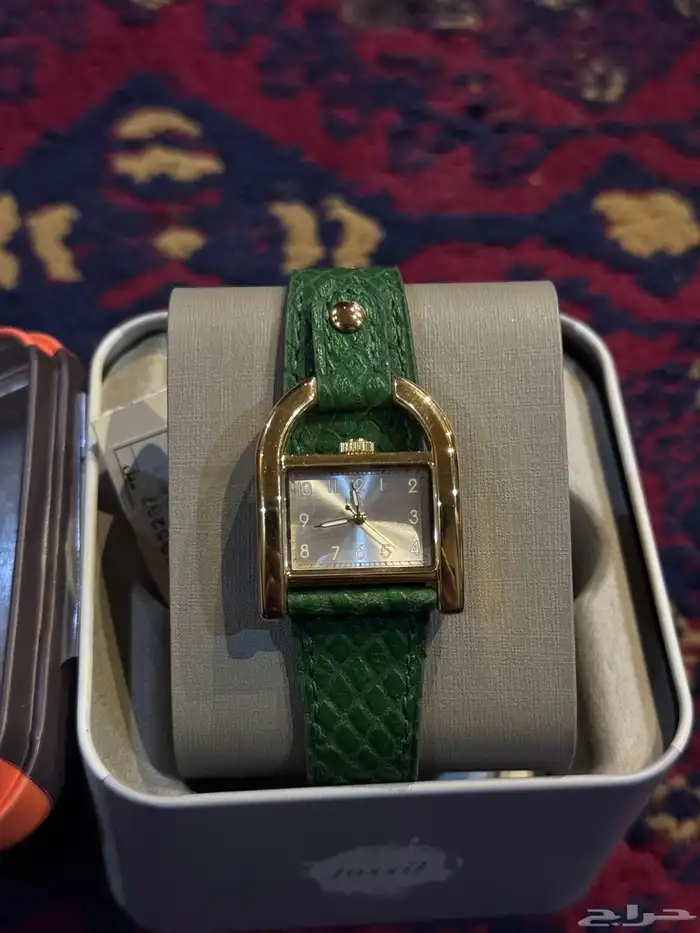 ساعة نسائية أنيقة من ماركة Fossil   فخامة تكم ل إطلالتك 2