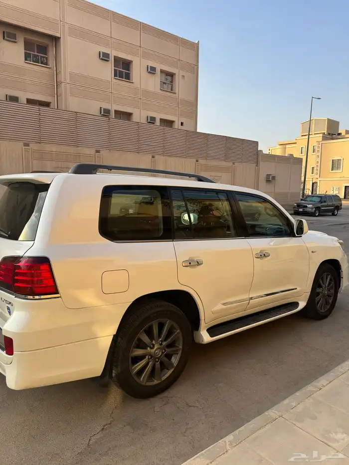 جيب لكزس 2011 فل كامل LX570 5
